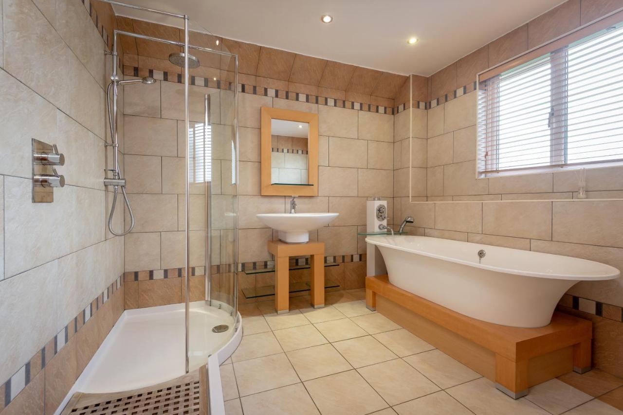 Luxury 6-Bed House With Pool Villa Glenrothes Dış mekan fotoğraf